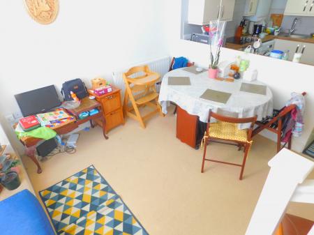 2 bedroom Flat to let in High Street, Sheerness, ME12