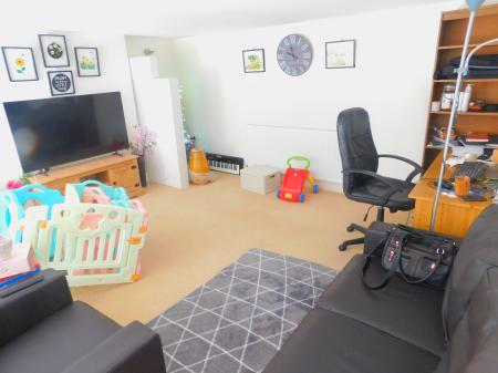 2 bedroom Flat to let in High Street, Sheerness, ME12