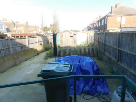 1 bedroom Flat to let in High Street, Sheerness, ME12