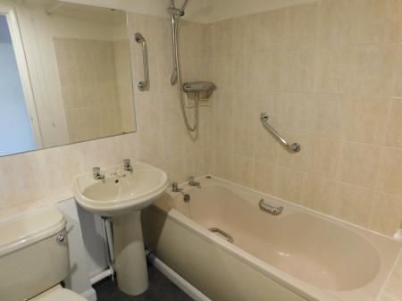 2 bedroom Property to let in High Street, Sheerness, ME12