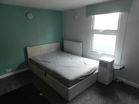 2 bedroom Property to let in High Street, Sheerness, ME12