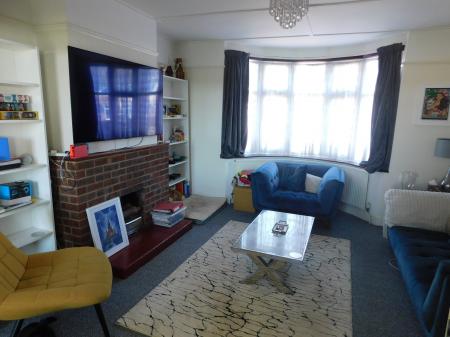 3 bedroom Semi-detached house to let in Wheatsheaf Gardens, Sheerness, ME12