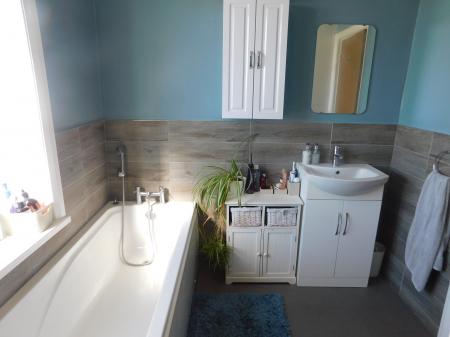 3 bedroom Semi-detached house to let in Wheatsheaf Gardens, Sheerness, ME12