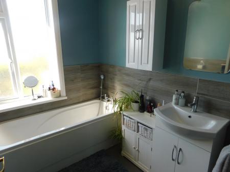 3 bedroom Semi-detached house to let in Wheatsheaf Gardens, Sheerness, ME12