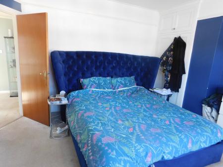 3 bedroom Semi-detached house to let in Wheatsheaf Gardens, Sheerness, ME12