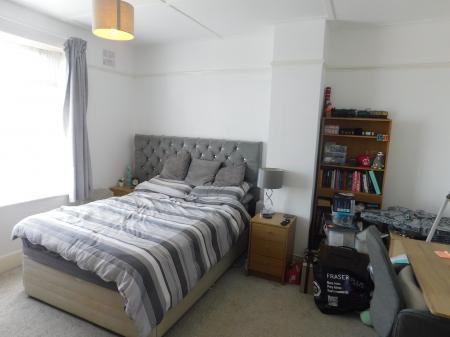 3 bedroom Semi-detached house to let in Wheatsheaf Gardens, Sheerness, ME12