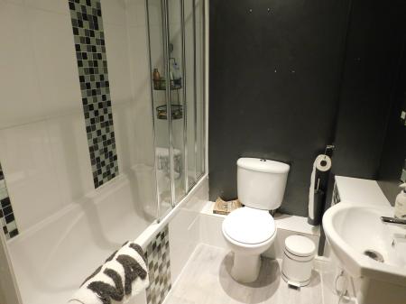 2 bedroom Flat to let in Stagshaw Close, Maidstone, ME15