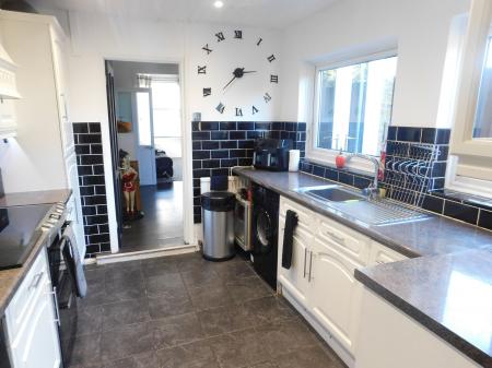 3 bedroom End of terrace house to let in Dumergue Avenue, Queenborough, ME11