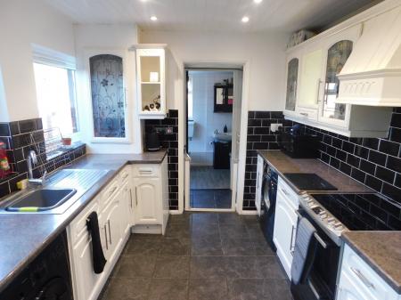 3 bedroom End of terrace house to let in Dumergue Avenue, Queenborough, ME11