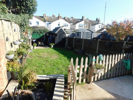 3 bedroom End of terrace house to let in Dumergue Avenue, Queenborough, ME11