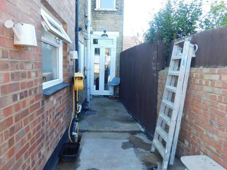 3 bedroom End of terrace house to let in Dumergue Avenue, Queenborough, ME11