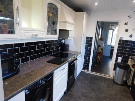 3 bedroom End of terrace house to let in Dumergue Avenue, Queenborough, ME11