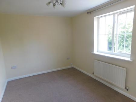 2 bedroom Flat to let in Raite Green, Sittingbourne, ME10