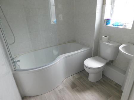 2 bedroom Flat to let in Raite Green, Sittingbourne, ME10