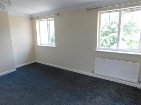 2 bedroom Flat to let in Raite Green, Sittingbourne, ME10