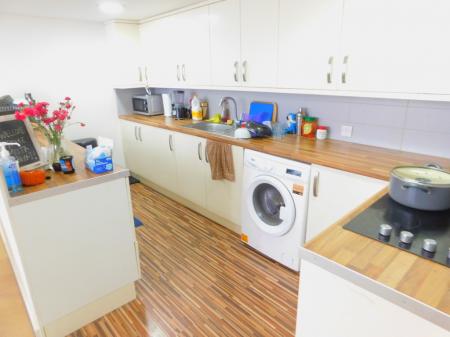 2 bedroom Flat to let in High Street, Sheerness, ME12