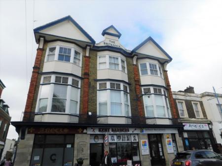 2 bedroom Flat to let in High Street, Sheerness, ME12