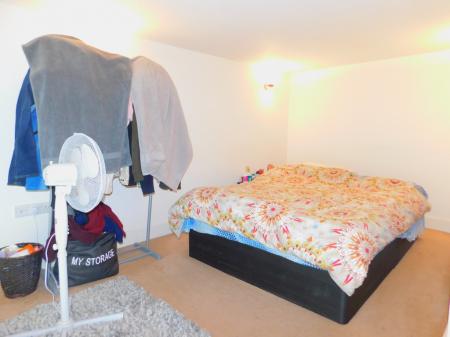 2 bedroom Flat to let in High Street, Sheerness, ME12
