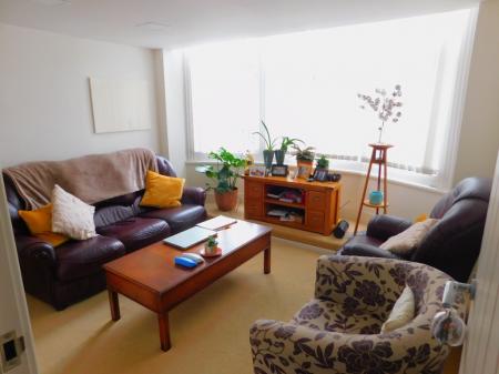 2 bedroom Flat to let in High Street, Sheerness, ME12