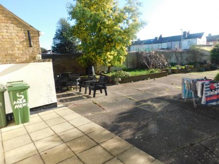 1 bedroom Ground floor flat to let in Alexandra Road, Sheerness, ME12