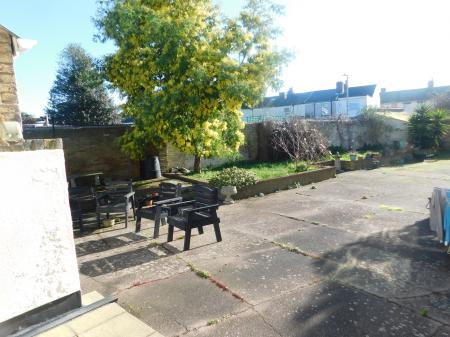 1 bedroom Ground floor flat to let in Alexandra Road, Sheerness, ME12