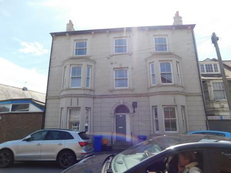 1 bedroom Flat to let in Broadway, Sheerness, ME12