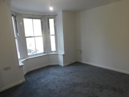 1 bedroom Flat to let in Broadway, Sheerness, ME12