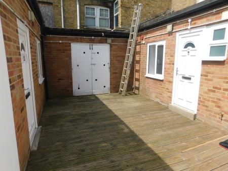 2 bedroom Flat to let in Broadway, Sheerness, ME12