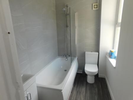 2 bedroom Flat to let in Broadway, Sheerness, ME12