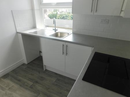 1 bedroom Flat to let in Broadway, Sheerness, ME12