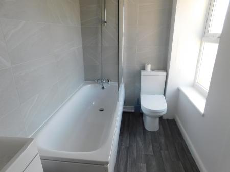 2 bedroom Flat to let in Broadway, Sheerness, ME12