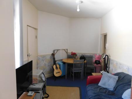 1 bedroom Flat to let in West Street, Sheerness, ME12