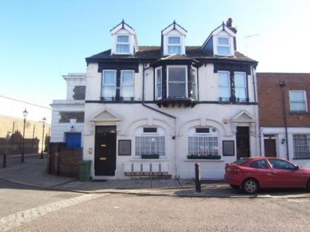 1 bedroom Flat to let in West Street, Sheerness, ME12