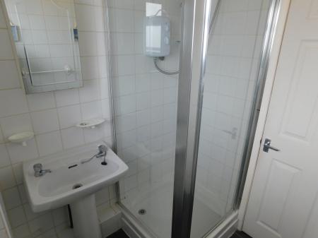 2 bedroom Flat to let in Manor Way, Leysdown-on-Sea, ME12