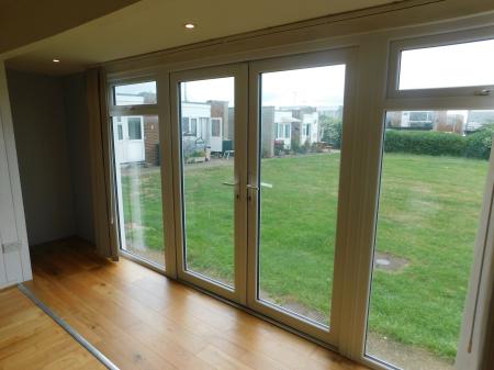 2 bedroom Flat to let in Manor Way, Leysdown-on-Sea, ME12
