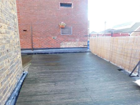 2 bedroom Flat to let in High Street, Sheerness, ME12