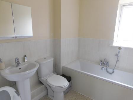 2 bedroom Flat to let in Thistle Hill Way, Minster, ME12