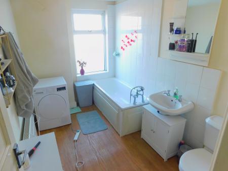2 bedroom Terraced House to let in James Street, Sheerness, ME12