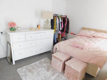 2 bedroom Terraced House to let in Alma Street, Sheerness, ME12