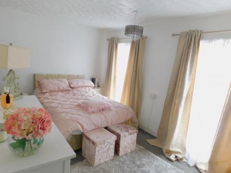 2 bedroom Terraced House to let in Alma Street, Sheerness, ME12