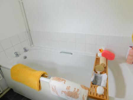 2 bedroom Terraced House to let in Alma Street, Sheerness, ME12
