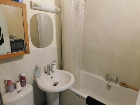1 bedroom Maisonette to let in The Old Bakery, Parsonage Chase, Minster, ME12