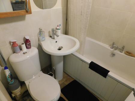 1 bedroom Maisonette to let in The Old Bakery, Parsonage Chase, Minster, ME12