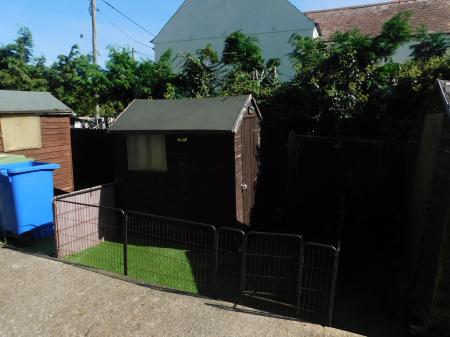 1 bedroom Maisonette to let in The Old Bakery, Parsonage Chase, Minster, ME12