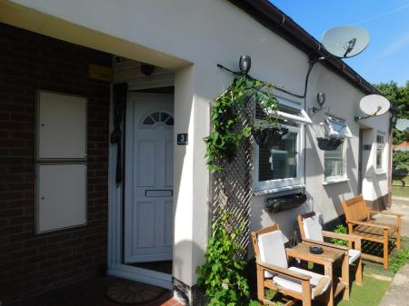 1 bedroom Maisonette to let in The Old Bakery, Parsonage Chase, Minster, ME12