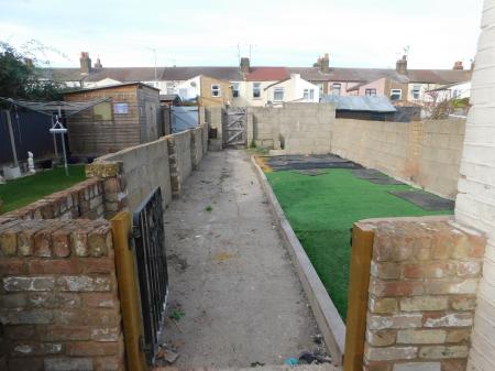 3 bedroom Terraced House to let in James Street, Sheerness, ME12