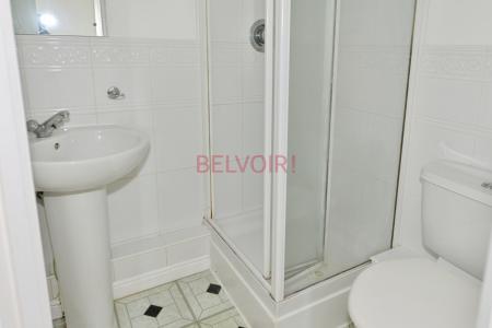 2 bedroom Flat for sale in Hiltingbury Road, Chandler's Ford, Eastleigh, SO53