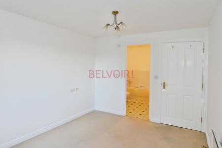 2 bedroom Flat for sale in Hiltingbury Road, Chandler's Ford, Eastleigh, SO53