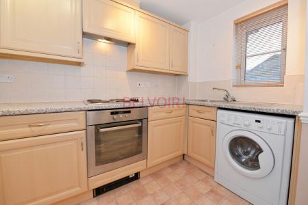 2 bedroom Flat for sale in Hiltingbury Road, Chandler's Ford, Eastleigh, SO53