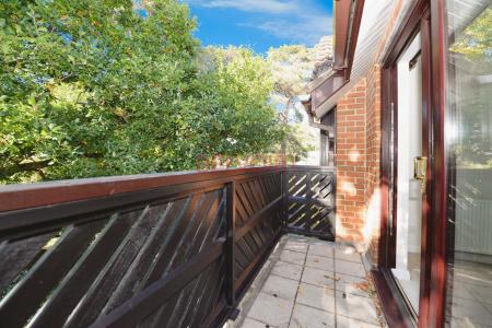 2 bedroom Flat for sale in Hursley Road, Chandler's Ford, SO53